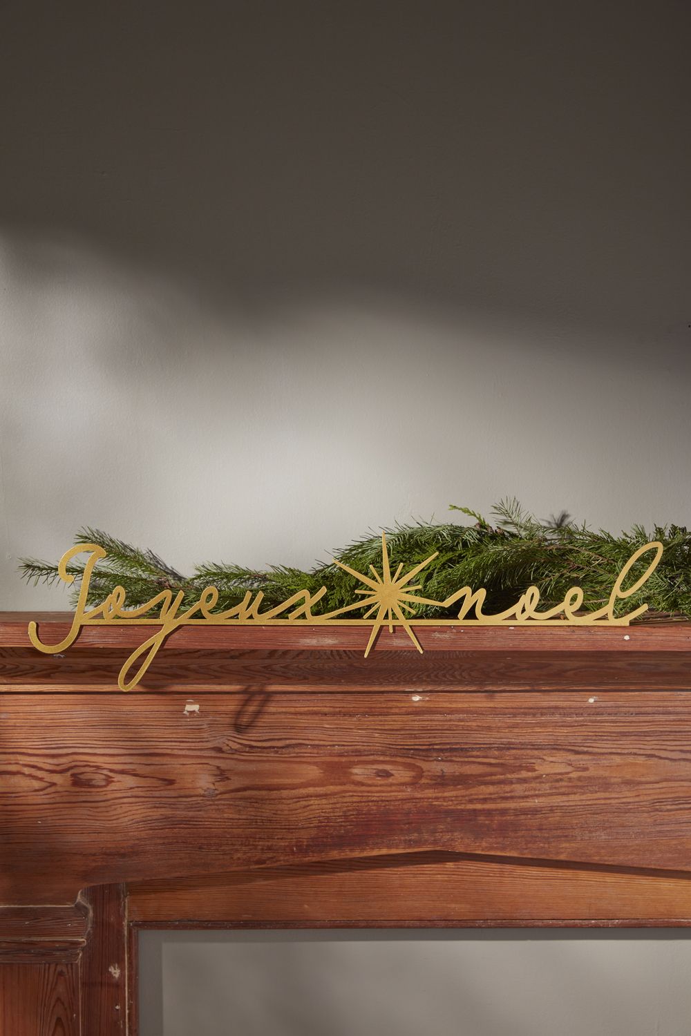 Joyeux Noel Mantlepiece - Royalties