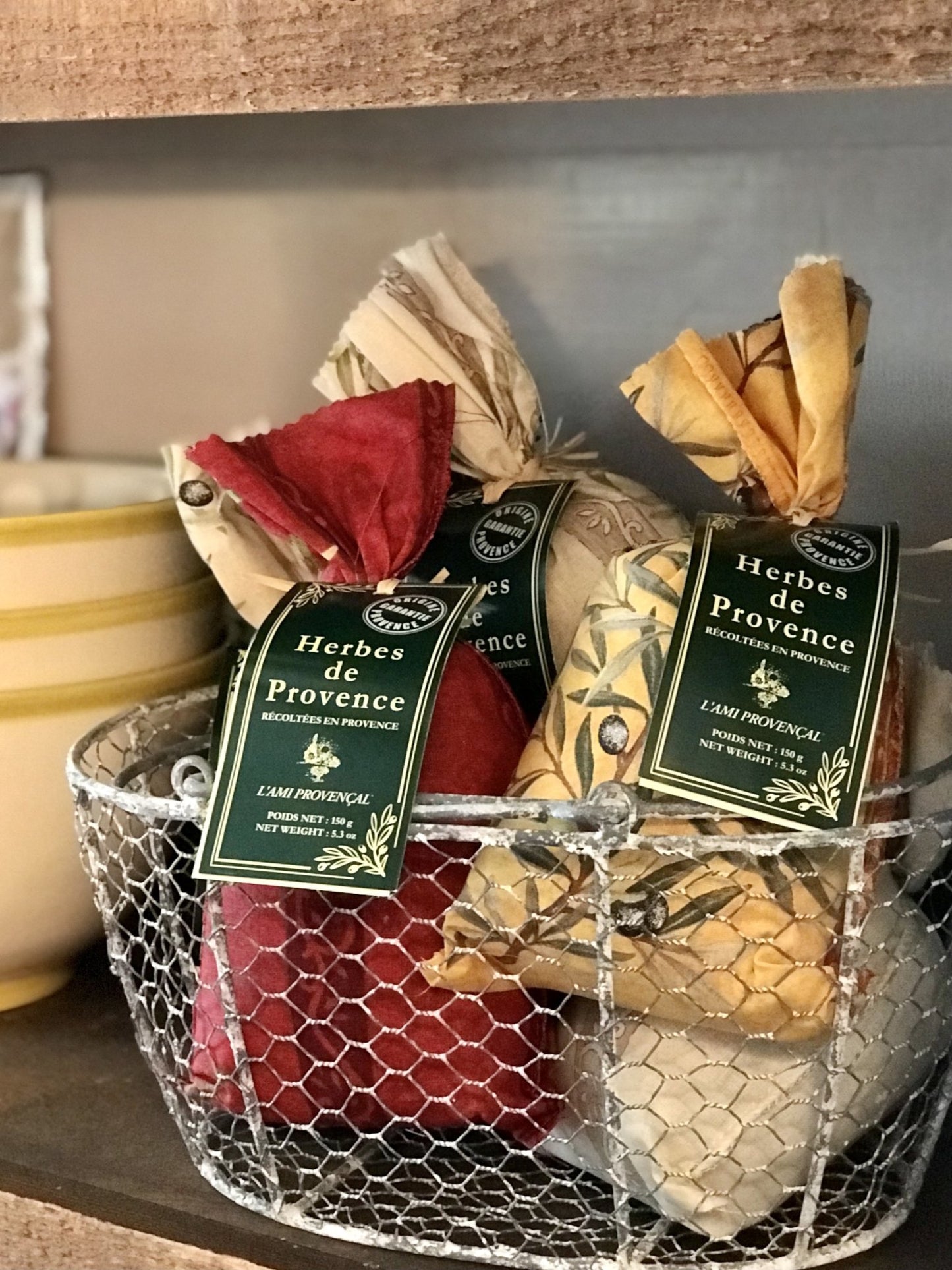 L'Ami Provencal Provence Herbs in Linen Bag - Royalties