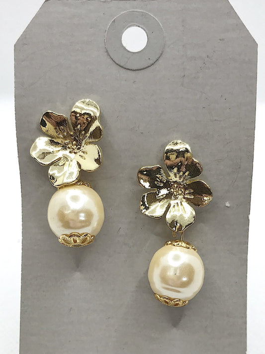 Flower and Pearl Earrings - Royalties