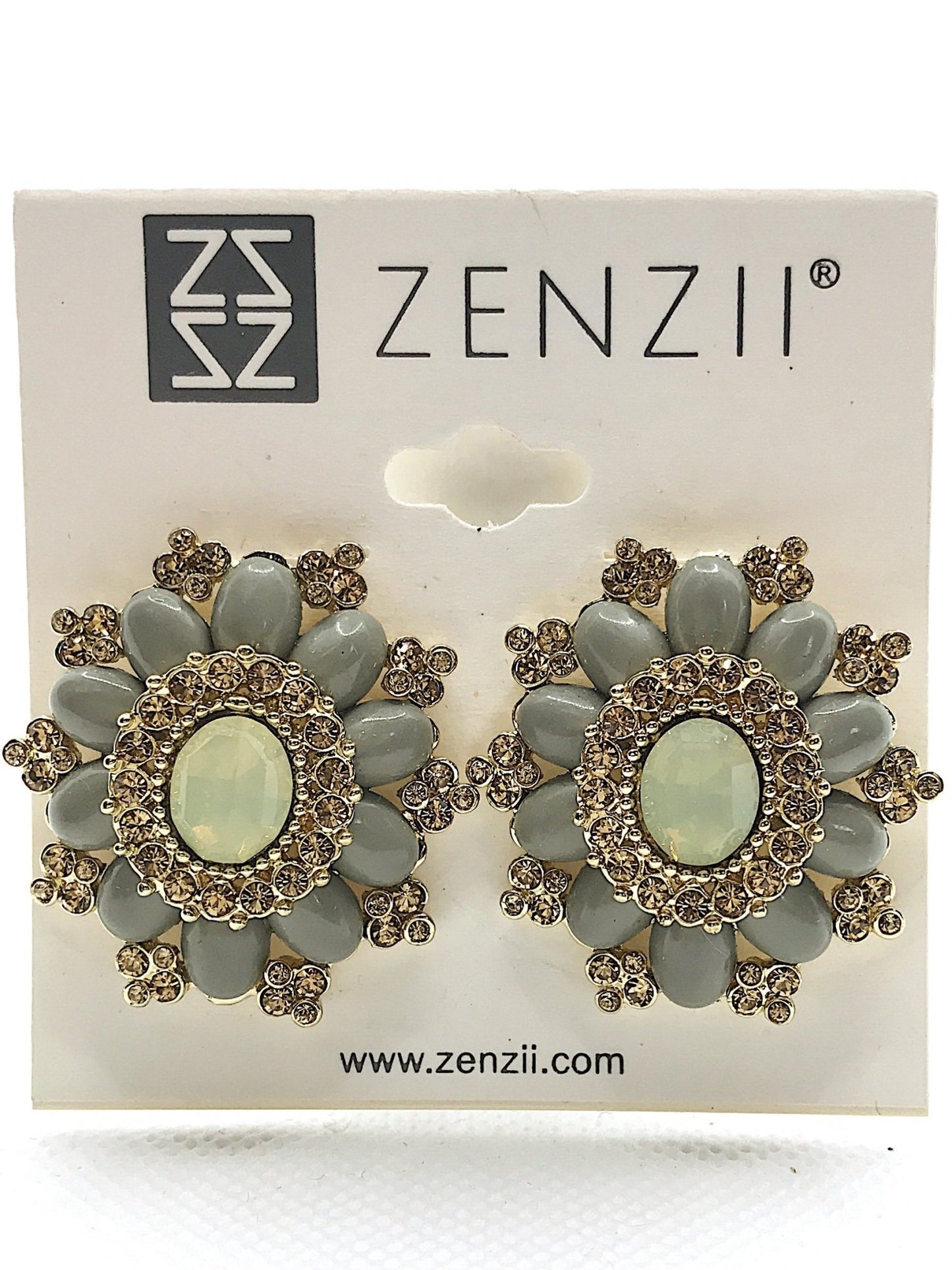 Gemstone and pearl flower earring - Royalties