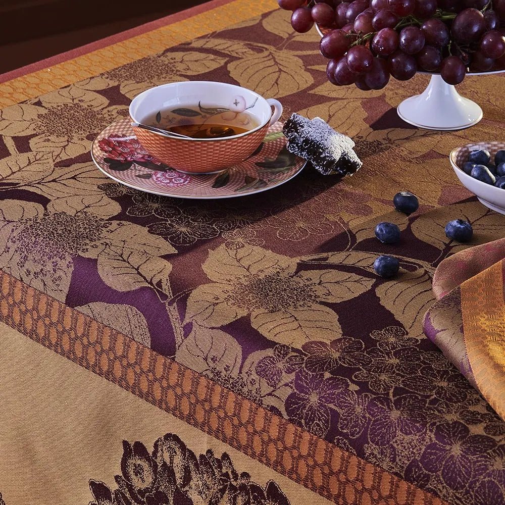 Hortensias Rouille Jacquard Tablecloth, Stain-Resistant Cotton - Royalties