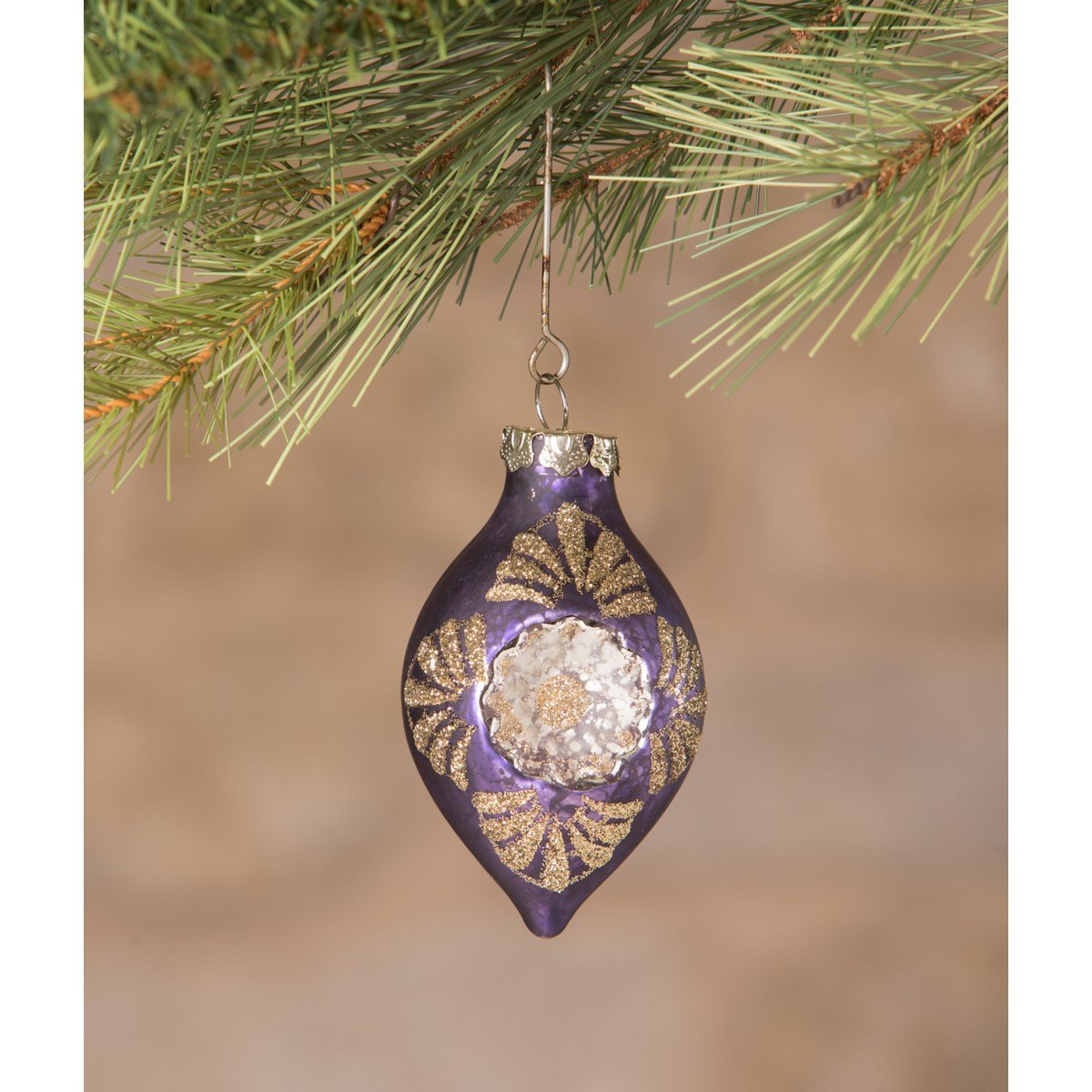 Jewel-Tide Onion Indent Ornament - Royalties