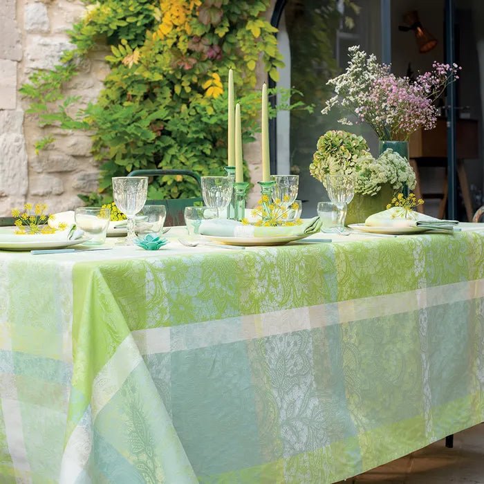 Mille Dentelles Prairie Jacquard Tablecloth - Royalties