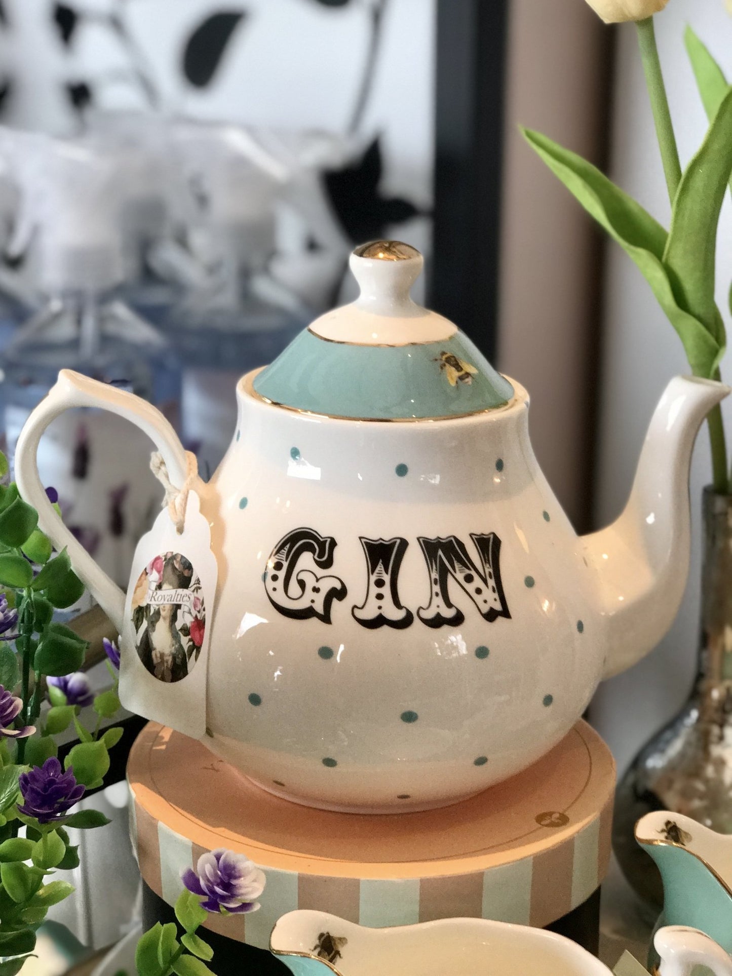 Yvonne Ellen Gin teapot - Royalties
